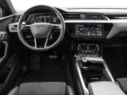 Audi e-tron 55 quattro S edition 95 kWh 408pk SOH 95,1 % · Panoramadak · Camera · Luchtvering · Elek. Stoelen + Geheugen · Afneembare Trekhaak · Matrix LED · Keyless ·