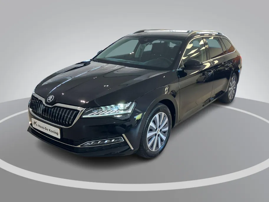 Škoda Superb Combi 1.4TSIiV 160kW/218PK Business Edition Plus · Navigatie · Trekhaak · Camera + Parkeersensoren · Garantie t/m 27-03-2028 of 60000km.