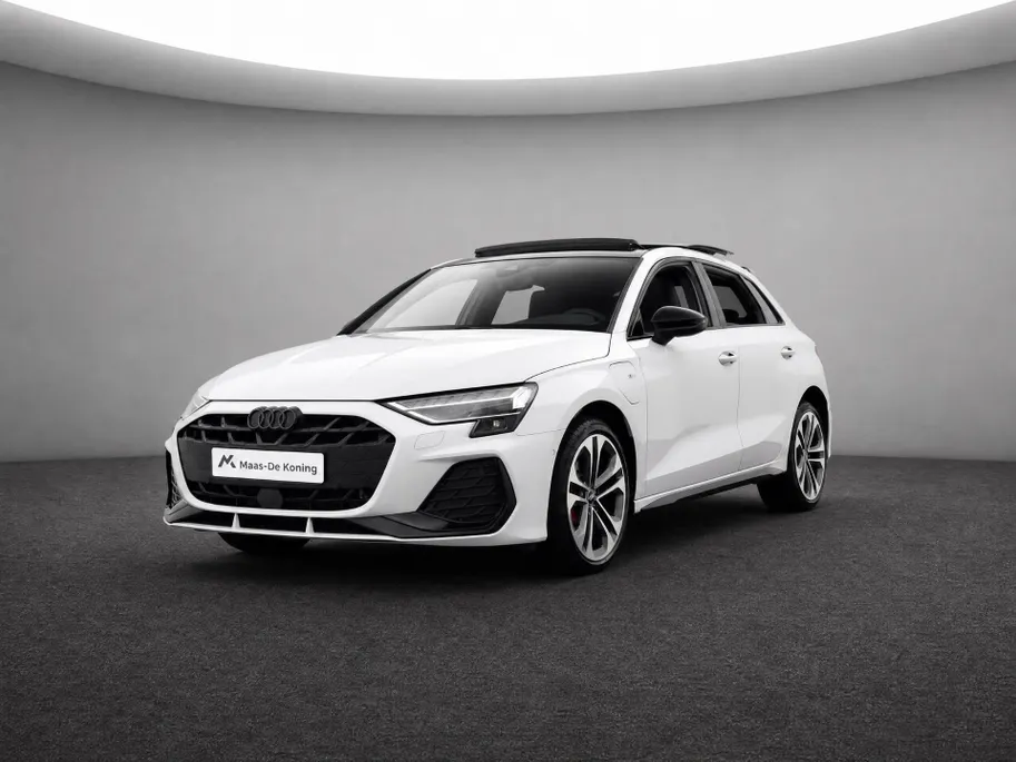 Audi A3 Sportback 45 TFSIe 272pk S-tronic S edition Competition · Panoramadak · Camera · Carbon Achterspoiler · Leder · Elek. voorstoel · Matrix LED · 18'' Inch · Garantie t/m 29-07-2030 of 100.000km