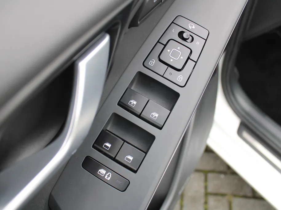 Kia Niro 1.6 GDi Hybrid ExecutiveLine | Stuur-/stoelverwarming + ventilatie | Leer | Schuifdak | 18' LM | Camera | Cruise adapt. | HUD | Zeer mooie auto |
