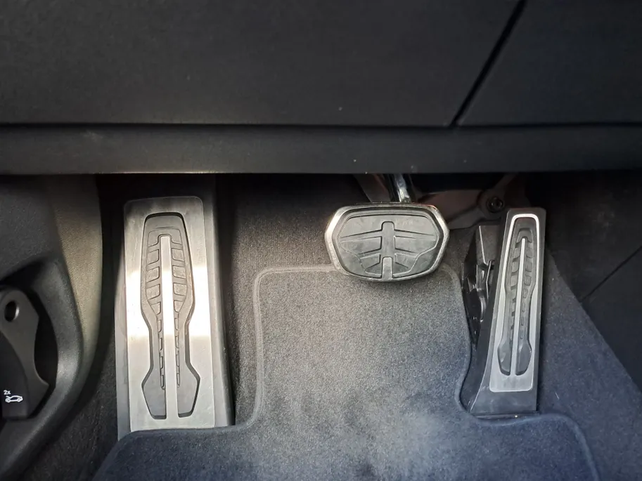 BMW 2 Serie Active Tourer 220i AUTOMAAT | Sensoren | Navigatie | Cruise | 360 Camera | Head-up display | Elektrisch verstelbare stoel | Apple Carplay/Android Auto