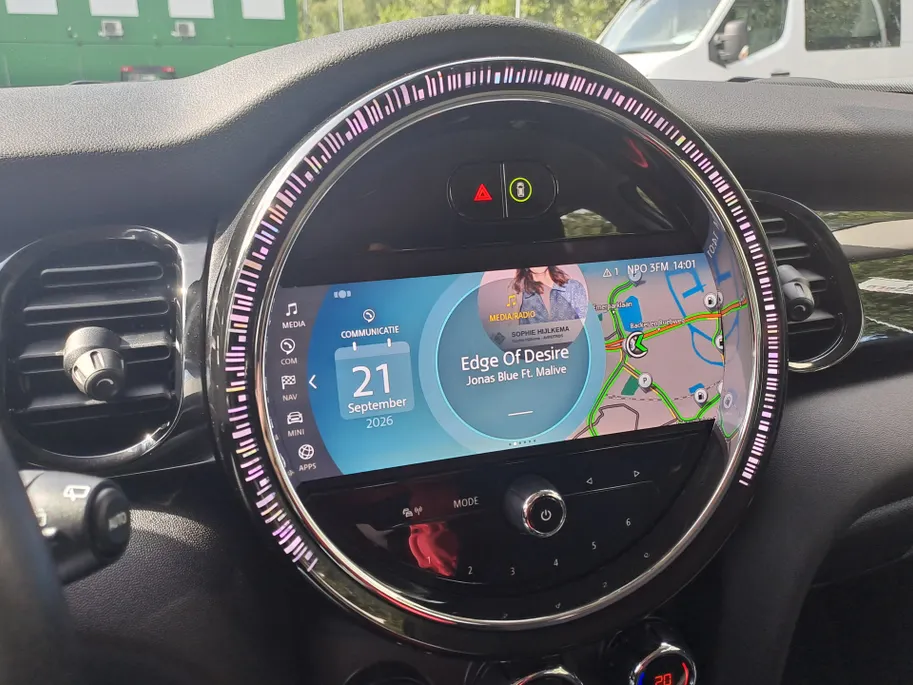 MINI 5-Deurs 1.5 Cooper Camden Edition | Navi | Sensoren | Cruise | DAB | Apple Carplay/Android Auto
