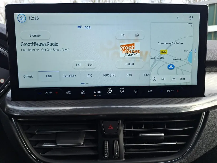 Ford Kuga 2.5 PHEV Titanium | Panoramadak | Camera | Navigatie | Climate Control | Draadloze Apple Carplay&Android Auto | 17' Lichtmetaal | Parkeersensoren |