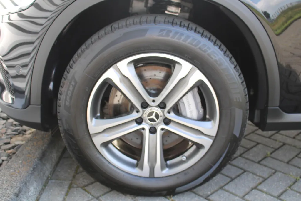 Mercedes-Benz GLC 300e 4MATIC | Plug-in | 320PK | Adap. Cruise | Rondom camera | 18' LM | Parkeerpakket |