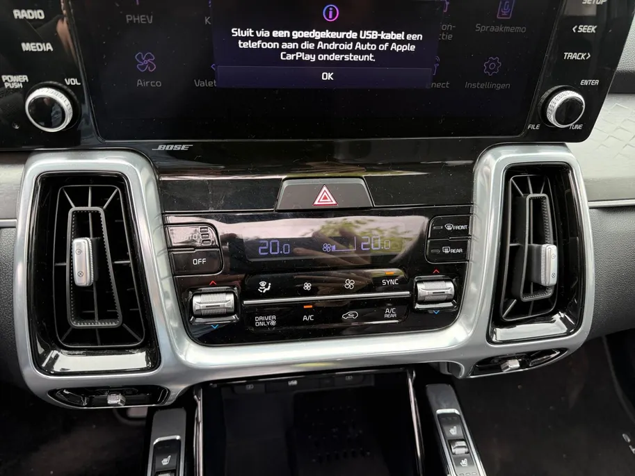Kia Sorento 1.6 T-GDI Plug-in Hybrid 4WD Edition 7p. | Dealer onderhouden | Trekhaak | Apple Carplay / Android Auto | Navigatiesysteem | Elektrisch Schuif / Kanteldak | Head-up Display |  Elektrisch Verstelbare Voorstoelen | Bestuurdersstoel Met geheugen | Stoelverwa