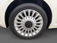 Fiat 500 1.2 Lounge airco , lm velgen , panoramadak , tel , usb , el ramen en spiegels .