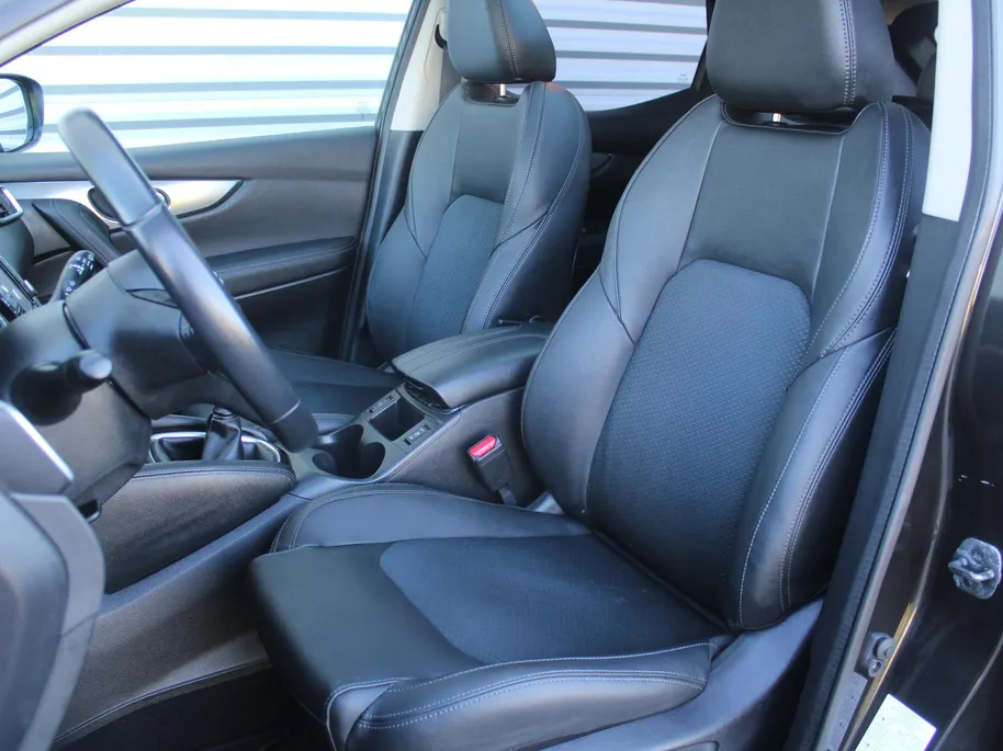 Nissan QASHQAI 1.2 Tekna | Trekhaak | 360 Camera | Pano dak | Stoel-/voorruitverwarming | Dodehoek detectie | Elek. stoelverstelling | Clima | 19' LM | 1e eigenaar |