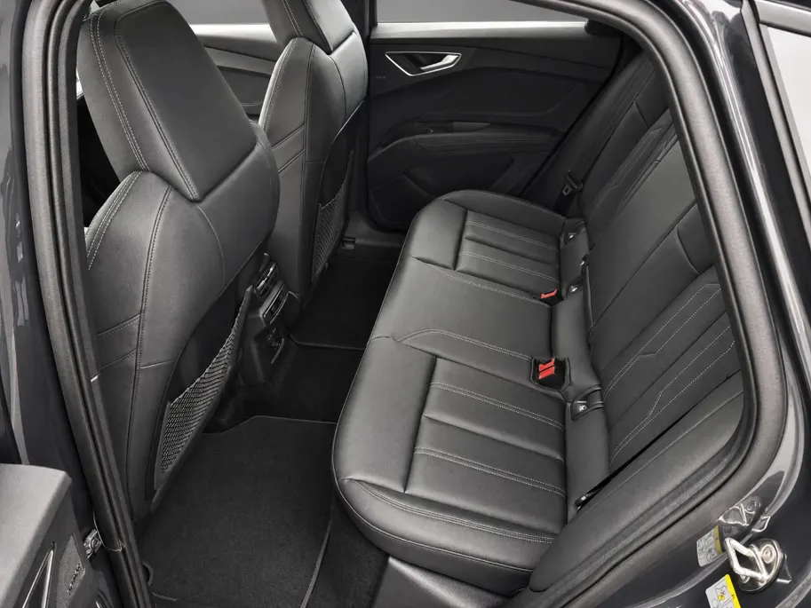 Audi Q4 Sportback e-tron S edition quattro performance 82 kWh · Tech Pro · Panorama dak · SONOS Sound · Ambient lighting · Head-up Display
