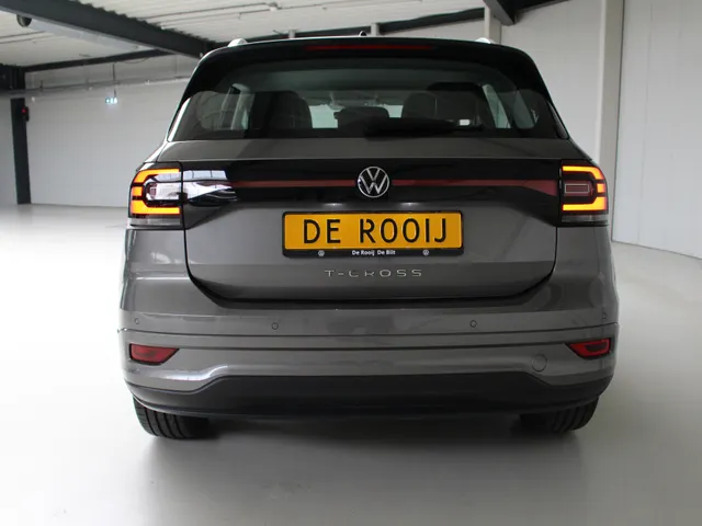 Volkswagen T-Cross 1.5 TSI DSG R-Line | Navigatie | PDC | 18 inch LM | Stoelverw.