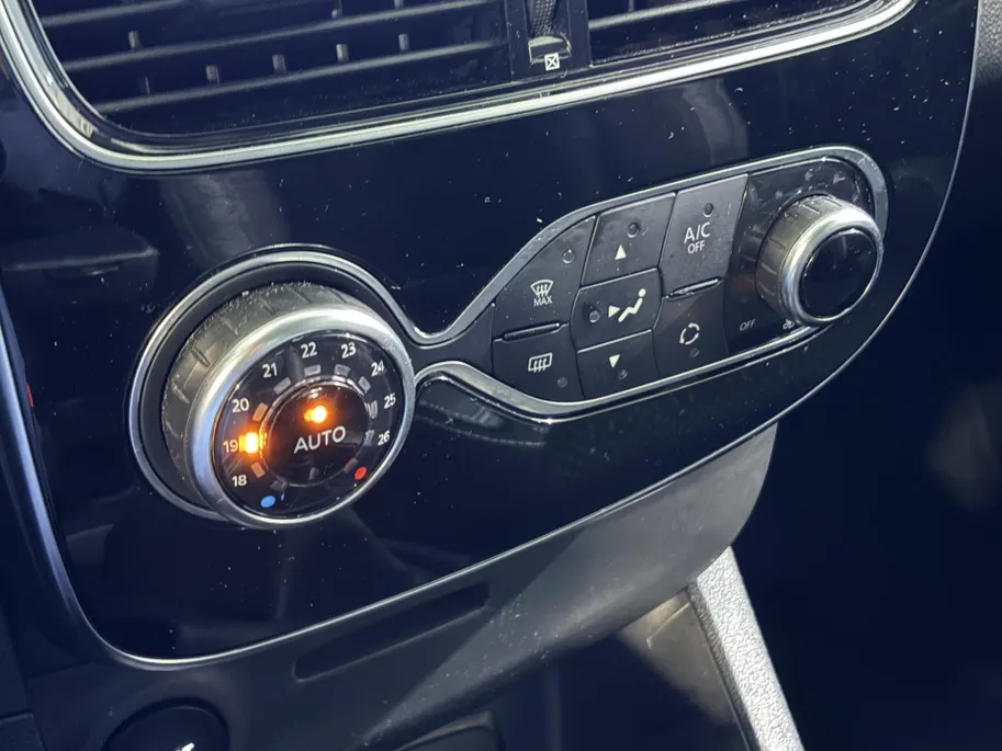 Renault Clio 90PK TCe Intens | Camera | Parkeersensoren | Lichmetalen Velgen | Climate Control | Cruise Control | Licht & Regensenor | Armsteun | Full LED | Keyless Entry |