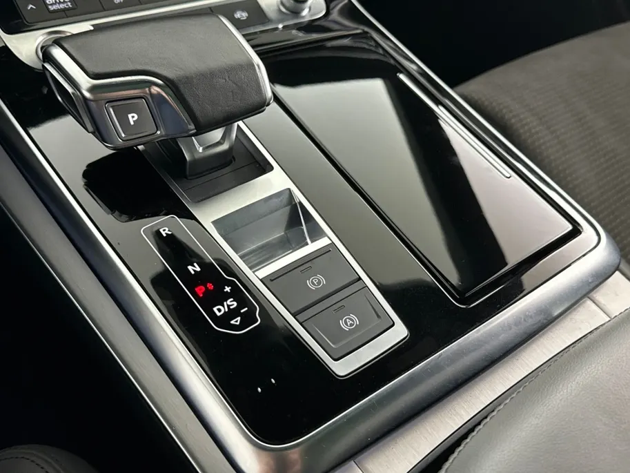 Audi Q8 55 TFSI-e quattro S-Line | Panoramadak | Luchtvering | 21'' L.M. Velgen | SoH 100%