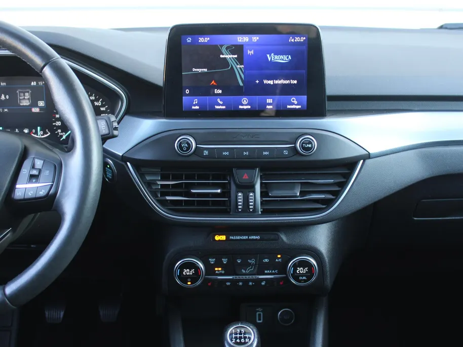 Ford Focus 1.0 EcoBoost Active Business | Trekhaak | Panoramadak | Stuur-/stoel-/voorruitverwarming | Camera | Navi | 18' LM | LED | Cruise adapt. | B&O audio | Zeer nette auto!! |