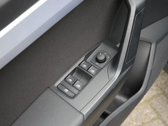 SEAT Arona 1.0 TSI FR 110 PK 110 PK | 6 Versnellingen | CRUISE | NAVI | PDC