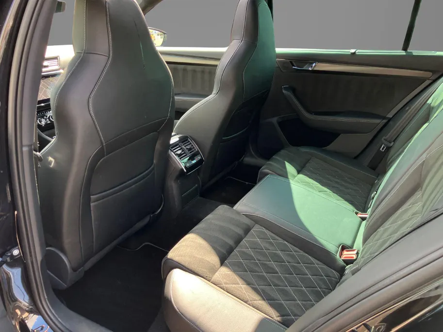 Škoda Superb Combi 1.4e-hybrid 245PK Sportline Panoramadak · Trekhaak · 360°Camera + Parkeersensoren ·