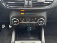 Ford Focus Wagon 1.0 EcoBoost Hybrid ST Line X Business | NL Auto | Dealeronderhouden | Winter Pack | Achteruitrijcamera | LMV | Apple Carplay & Android Auto |