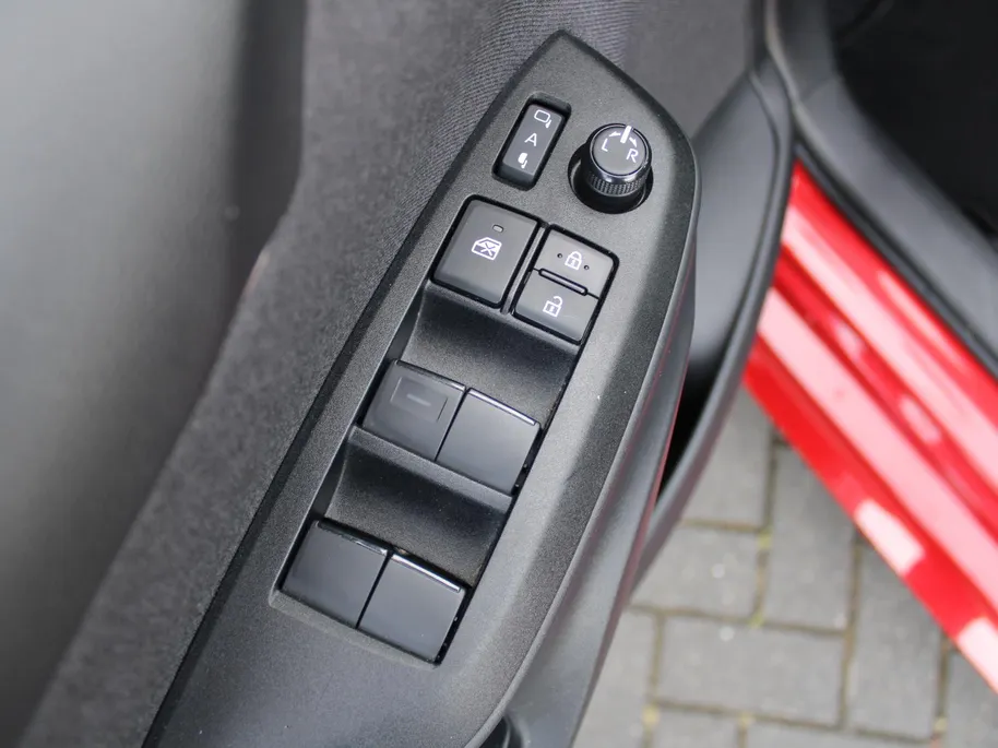 Mazda 2 Hybrid 1.5 Agile | Comfort pakket | CarPlay | Camera | Stuur-/stoelverwarming | Cruise adapt. | 15' LM |