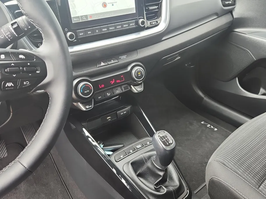 Kia Stonic 1.0 T-GDi MHEV DynamicPlusLine | Camera | Navi | Privacy Glass | Apple Carplay | Android Auto | Lichtmetalen Velgen |
