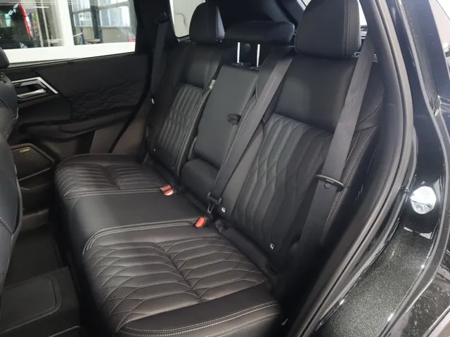 Mitsubishi Outlander 2.4 PHEV Instyle Trekhaak | Panodak | Adaptive Cruise | All Seas