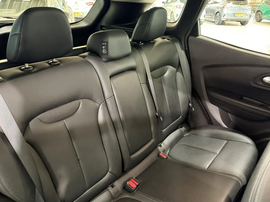 Renault Kadjar 140PK TCe Intens Automaat | Trekhaak (1500 KG) | Panoramadak | 19' Lichtmetalen Velgen | Stoelverwarming | Navi | Camera | Climate Control | Adaptieve Cruise Control | Leder |