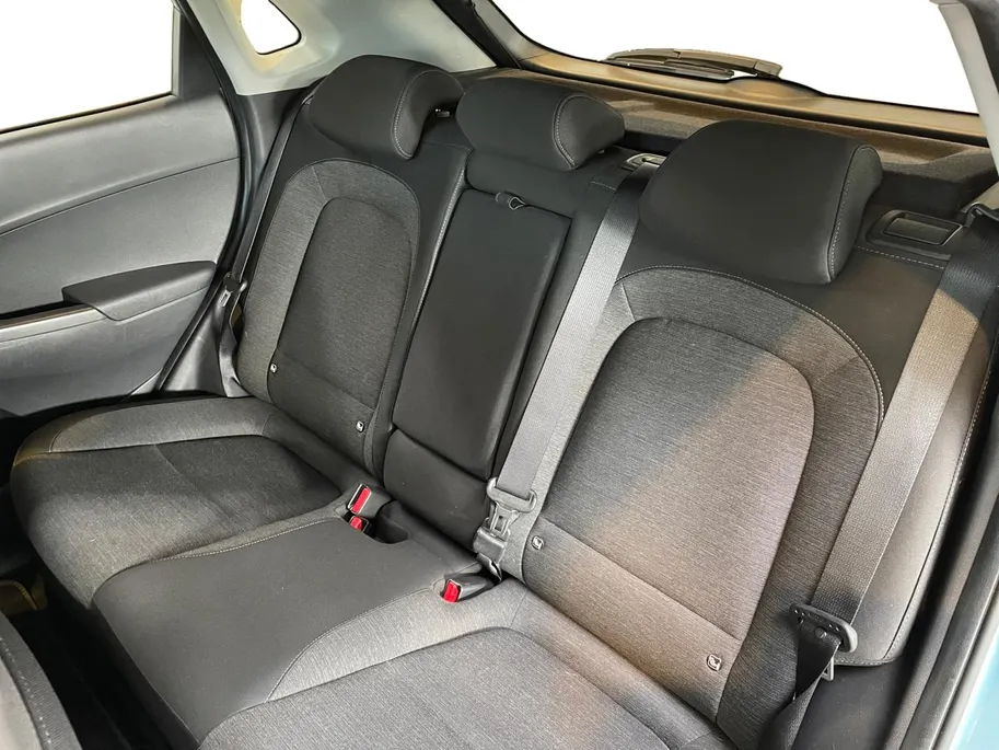 Hyundai Kona EV Fashion 64 kWh | 100% SOH | Warmtepomp | Navigatie | Apple Carplay & Android Auto | Adaptive cruise control | Climate control | Head-up display | Parkeersensoren achter |