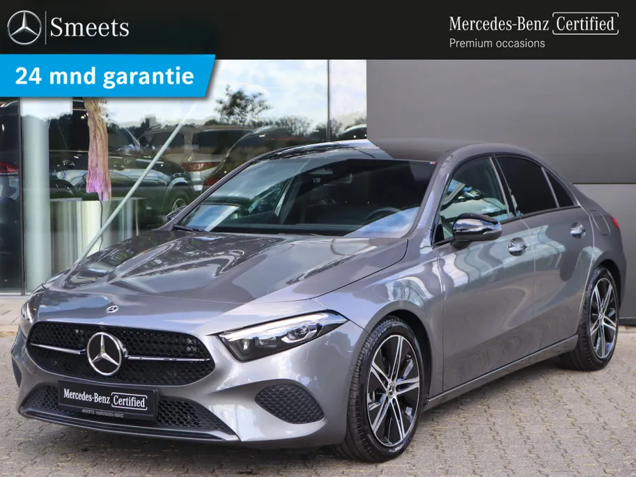 Mercedes-Benz A-Klasse 180 Star Edition Luxury Line l Trekhaak l Achteruitrij camera l Stoelverwarming l Ambiente lichtpakket