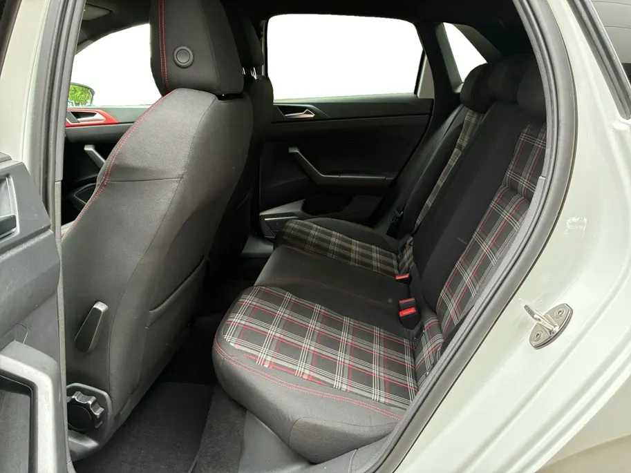 Volkswagen Polo 2.0 TSI GTI *Automaat*Navigatie*Parkeersensoren*LM.Velgen*Dealer Onderhouden!