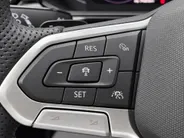 Volkswagen T-Roc 1.5 TSI 150pk DSG R-Line · Panoramadak · Camera · Keyless · Stuur- & Stoelverwarming · Elek. Achterklep · Dodehoeksensor · Garantie t/m 14-07-2027