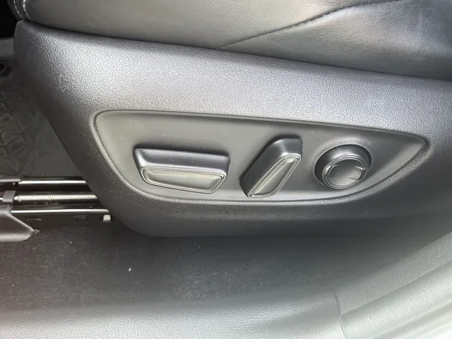 Toyota RAV4 2.5 Hybrid Bi-Tone