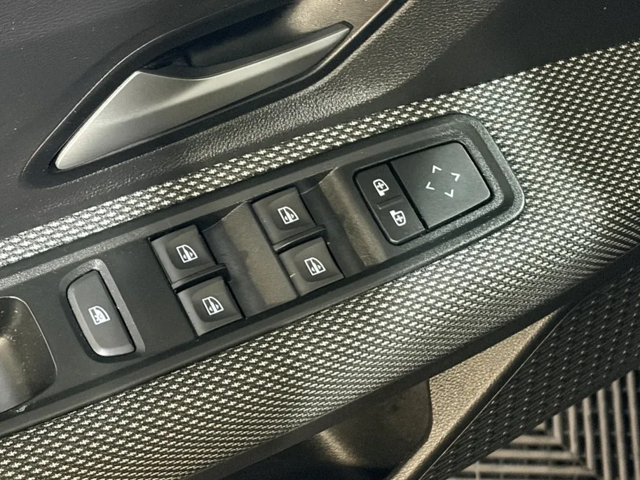 Dacia Sandero 90PK TCe Expression Automaat | Cruise Control | Parkeersensoren | Apple Carplay/Android Auto | Bluetooth | Armsteun | LED Koplampen | Licht & Regen Sensor |
