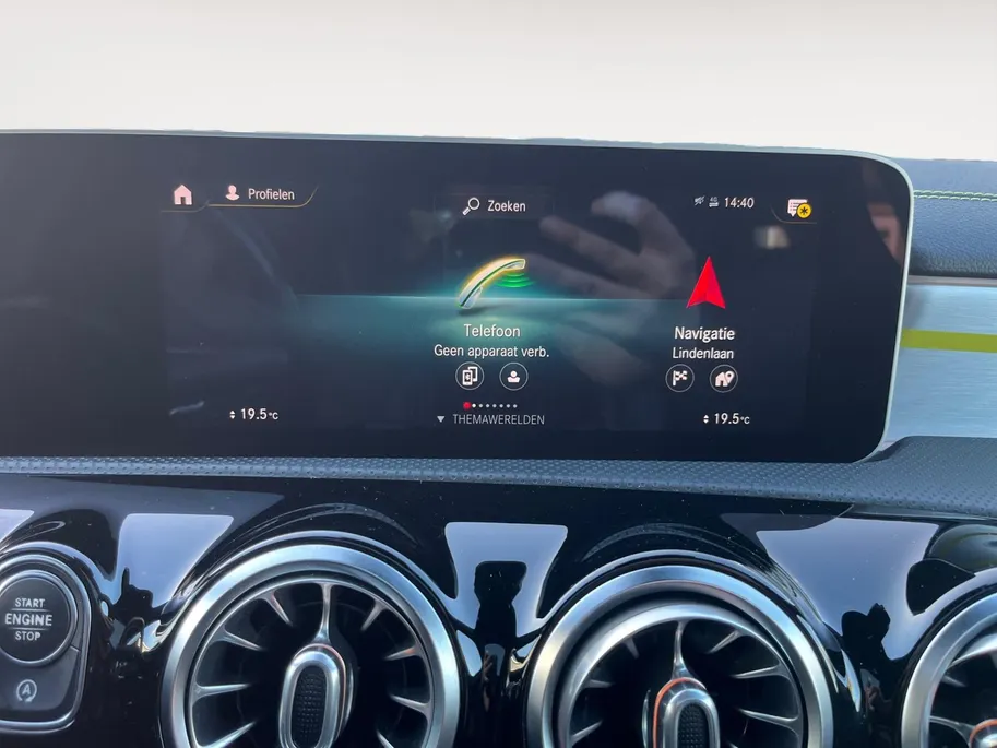 Mercedes-Benz A-Klasse 250 Premium Plus | AMG Pakket | Panoramadak | Achteruitrijcamera | Stoelverwarming | 12 maanden garantie! |