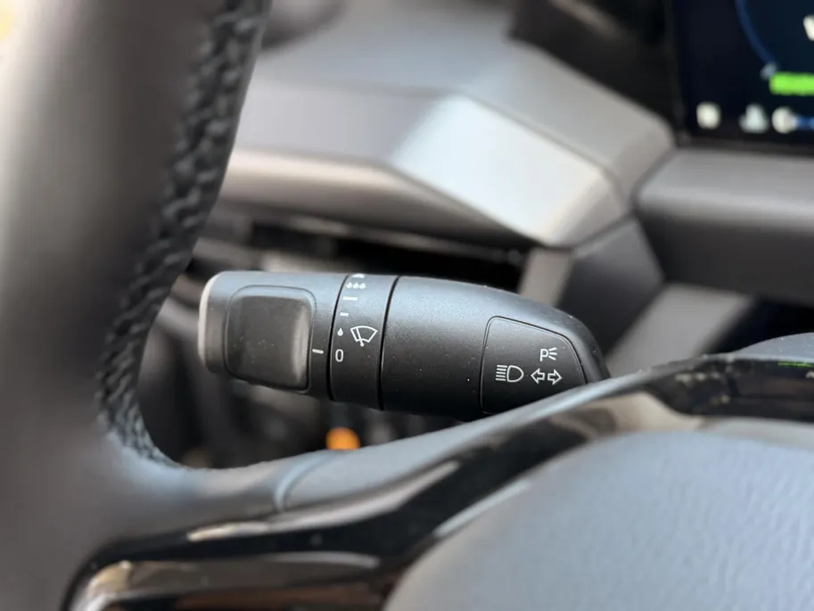 Ford Transit Custom 320 2.5 PHEV L2H1 Sport SHOWROOM VOORDEEL € 2000 I DRIVER ASSIST PACK PREMIUM I INKLAPBARE TREKHAAK I WINTER PACK I 19 INCH VELGEN I AGM ACCU I