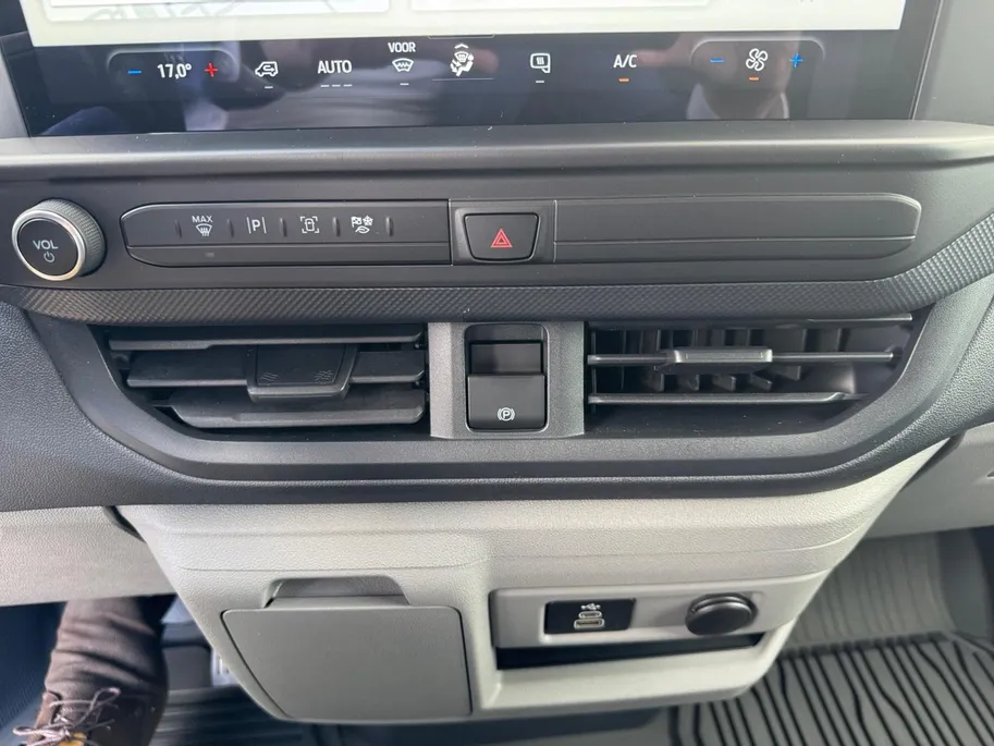 Ford Transit Custom 300 2.0 TDCI L2H1 Trend Dubbele Cabine 136 pk Automaat - 6 persoons | BPM VRIJ! | Adaptive Cruise Control | Dubbele schuifdeur | Achteruitrijcamera | Parkeersensoren |