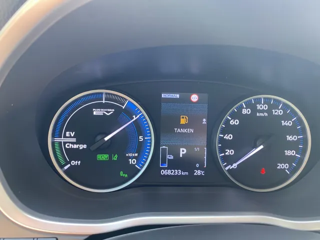 Mitsubishi Eclipse Cross 2.4i PHEV First Edition | All Seasons