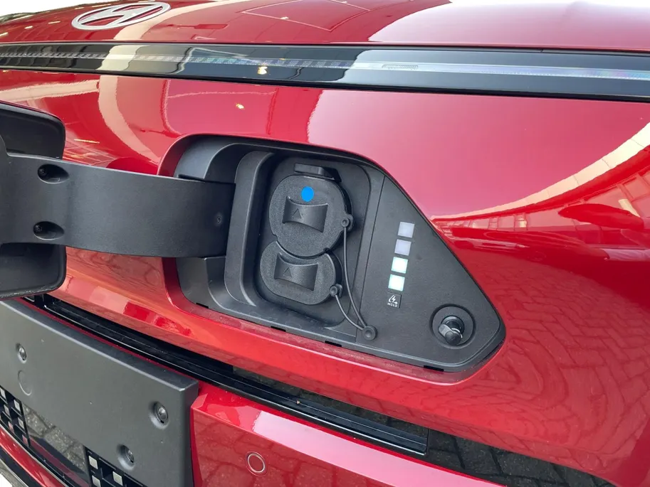 Hyundai Kona Electric Premium 64.8 kWh | Nieuw | Uit voorraad leverbaar | Zeer compleet | 440 km range | Hyundai Rotterdam - Noord |