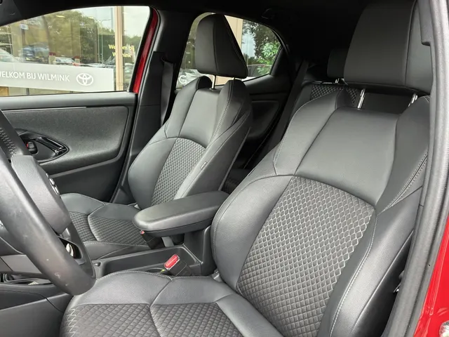 Toyota Yaris 1.5 Hyb. Executive | PDC v/a | Stoelverwarm. | Blindspot |