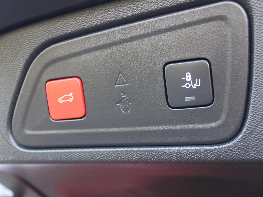 Citroën C5 Aircross 1.6 PureTech Shine | 180PK | Panoramadak | 360° Camera | Dodehoek detectie | Stoelverwarming | Elek. stoelverstelling + achterklep | 19' LM |
