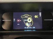 Renault Twingo Urban Range Techno 27.5 kWh Automaat | Demo - Beschikbaar per 01-10-2026 | Armsteun | Camera | Parkeersensoren | Climate Control | Full LED | Adaptive Cruise Control | Navigatie | 18' Lichtmetalen Velgen |