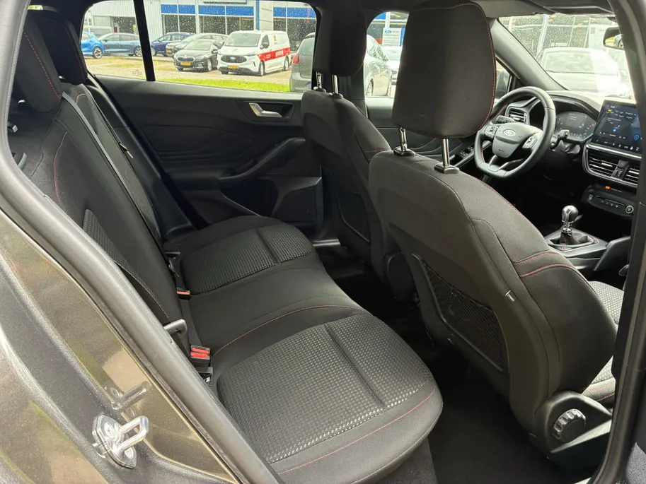 Ford Focus Wagon 1.0 EcoBoost Hybrid ST Line NAVIGATIE GROOTSCHERM.