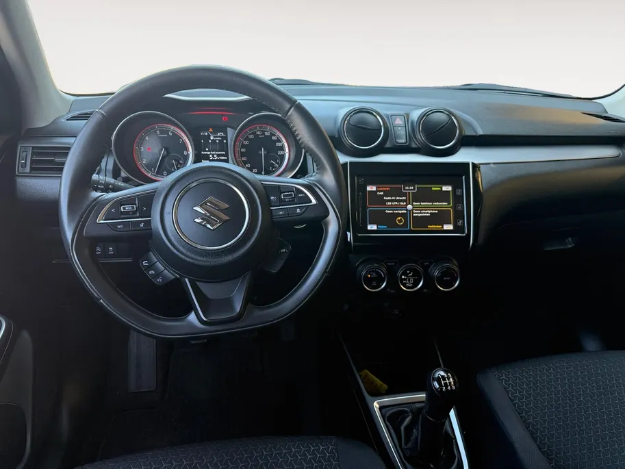 Suzuki Swift 1.2 Style Smart Hybrid | NL Auto | Volledige Historie | Achteruitrijcamera | Stoelverwarming | Dodehoek Detectie | Navigatiesysteem |