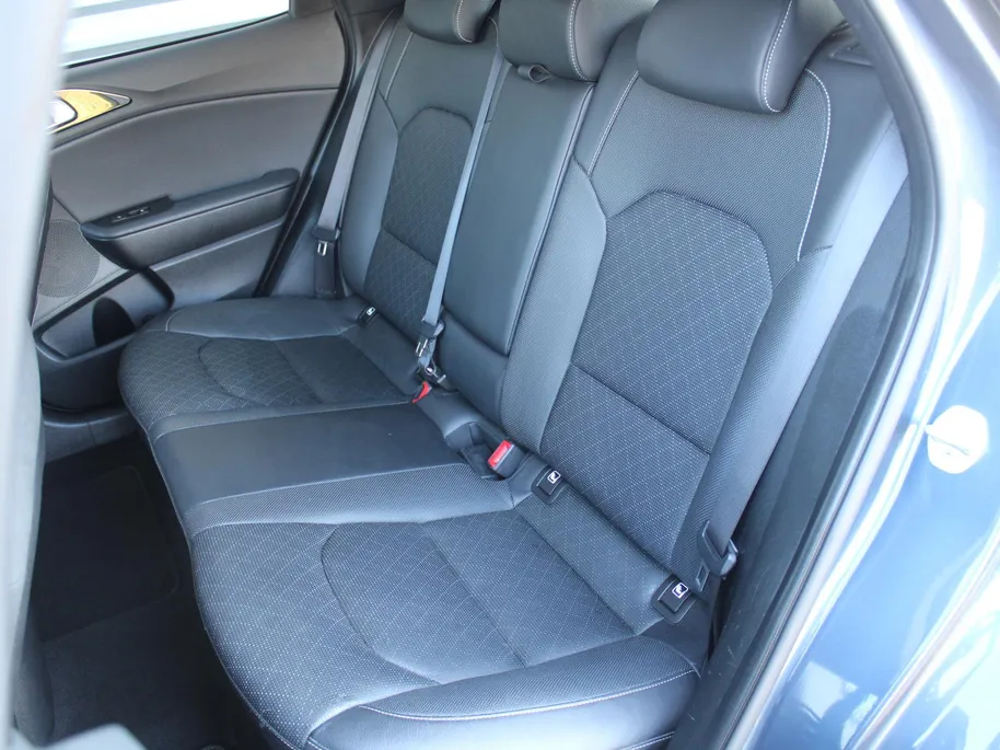 Kia XCeed 1.4 T-GDi ExecutiveLine | Trekhaak | Schuif-/kanteldak | Stuur-/stoelverwarming + ventilatie | 18' LM |