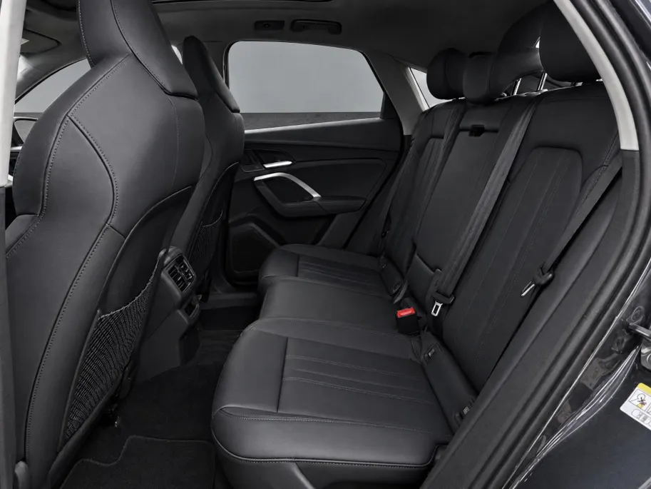 Audi Q5 Sportback e-hybrid quattro Advanced edition 299 PK · Techniekpakket plus · Panorama-glasdak · Trekhaak, elektr. wegklapbaar