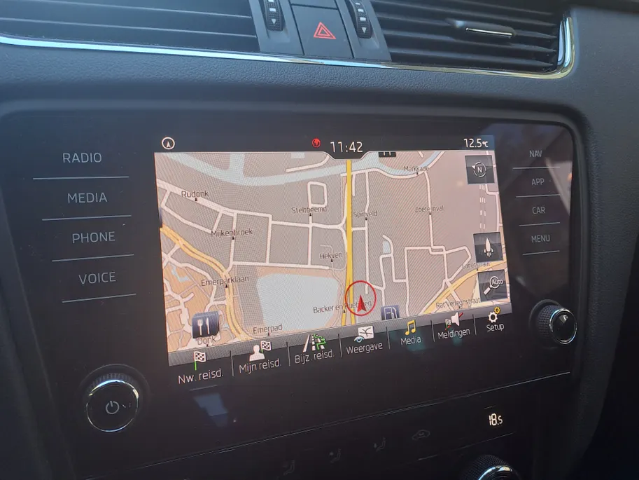 Škoda Octavia Combi 1.0 TSI Greentech Business Edition | Navigatie | Cruise Control | LM Velgen  | Apple Carplay/Android Auto | Parkeersensor achter | DAB