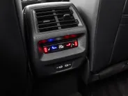 Volkswagen Tiguan 1.5eTSI/150PK R-Line Blackstyle DSG · Panoramadak · Trekhaak · Apple/Android Car Play · Camera · Garantie t/m 30-09-2030 of 100000km.