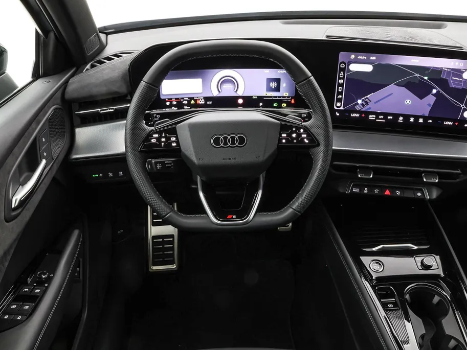 Audi Q3 1.5 200kW e-hybrid S edition 272 PK · Tech plus · Lederen bekleding · Trekhaak elek. wegklapbaar