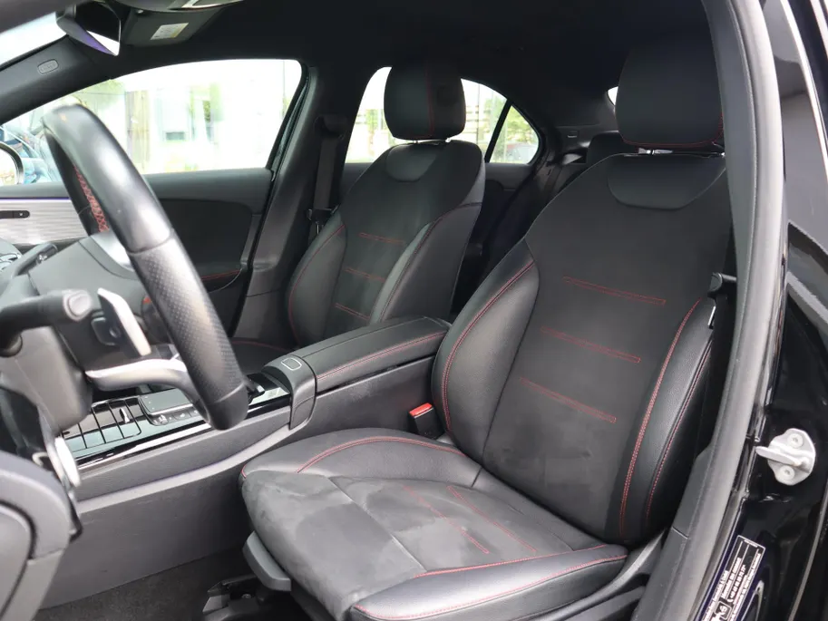 Mercedes-Benz A-Klasse 250 e AMG Line | HUD | Multispaak | LED | Navigatie | Camera | Automaat