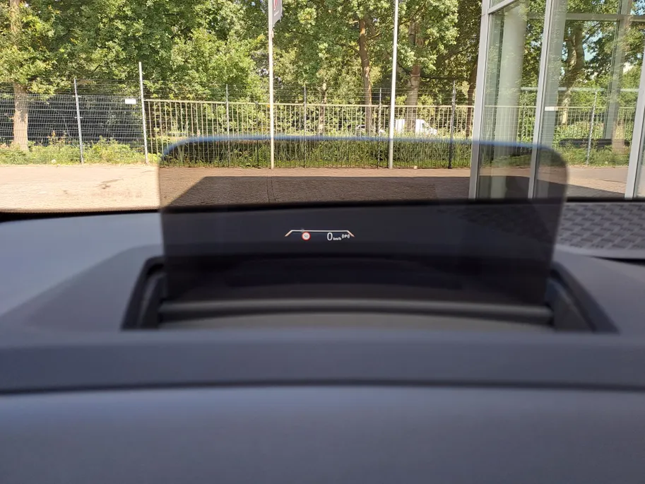 BMW 2 Serie Active Tourer 220i AUTOMAAT | Sensoren | Navigatie | Cruise | 360 Camera | Head-up display | Elektrisch verstelbare stoel | Apple Carplay/Android Auto
