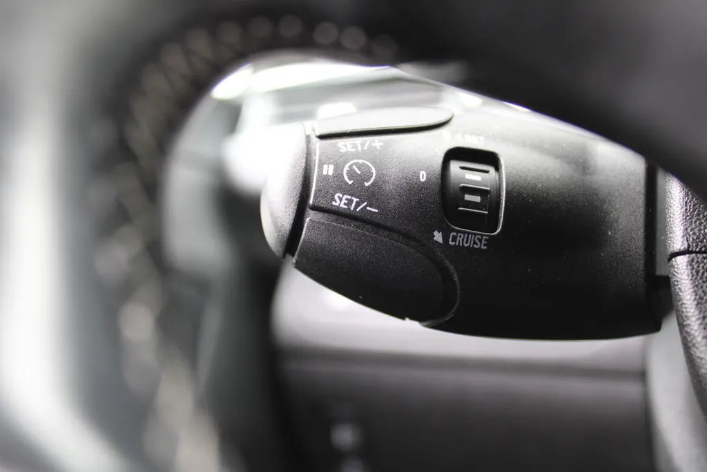 Peugeot 2008 1.2 PureTech Allure | Airco | Cruise | 16' LM |