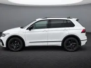 Volkswagen Tiguan 1.4TSIeHybrid 180kW/245PK R-Line Black Style · Panoramadak · Trekhaak · 360°Camera + Parkeersensoren · Stoelverwarming · Garantie t/m 27-07-2027 of 100000km.