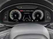 Audi Q7 55 TFSIe 280kW/381PK quattro S Line · Panoramadak · Trekhaak · Luchtvering · 360gr camera · Dodehoeksensor · 21'' · Servosluiting · Adaptive Cruise Control ·