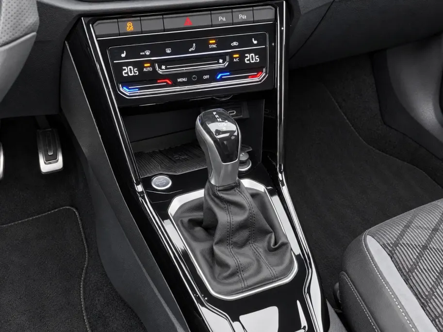 Volkswagen T-Roc 1.5TSI/150PK R-Line Black Style · Panoramadak · Apple/Android Car Play · Navigatie · Camera · Stoelverwarming · Garantie t/m 14-07-2027